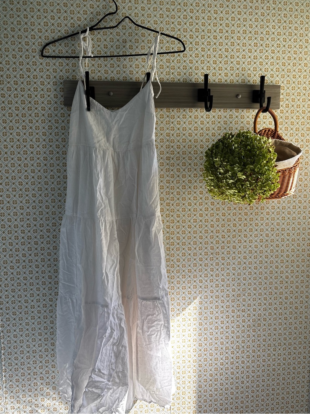 Abercrombie & Fitch White Tie-Strap Tiered Maxi Dress